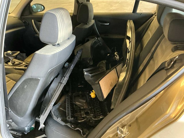 2005 bmw 120i personenauto zonder motor - afbeelding 3 van  18