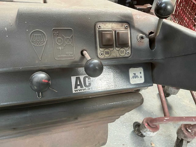 2005 duster s bt straatveegmachine - afbeelding 4 van  4