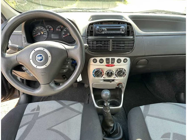 2005 fiat punto auto's - afbeelding 21 van  21