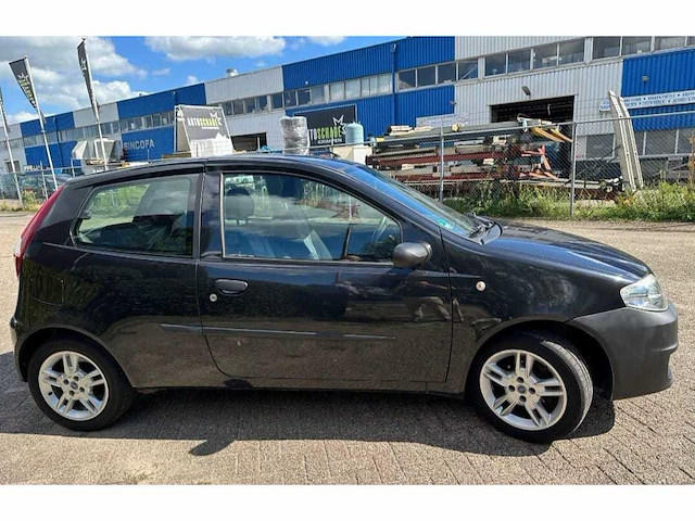 2005 fiat punto auto's - afbeelding 17 van  21