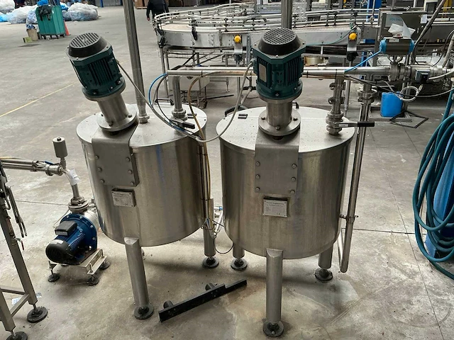 2005 fluid engineering verticale rvs mengtank 200l (2x) - afbeelding 1 van  9