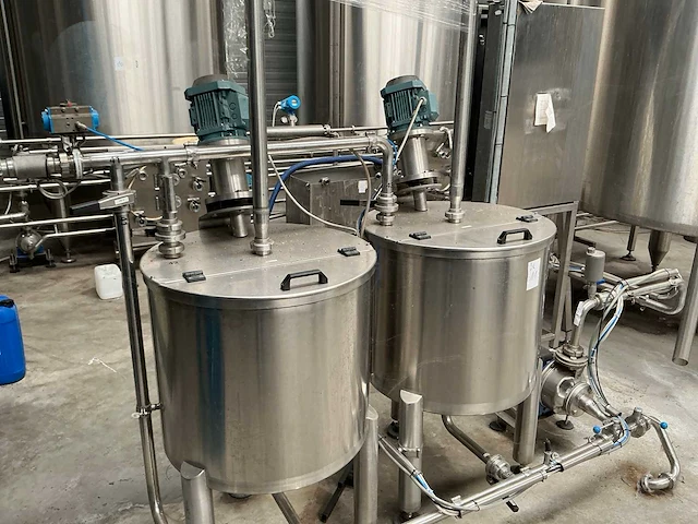 2005 fluid engineering verticale rvs mengtank 200l (2x) - afbeelding 4 van  9