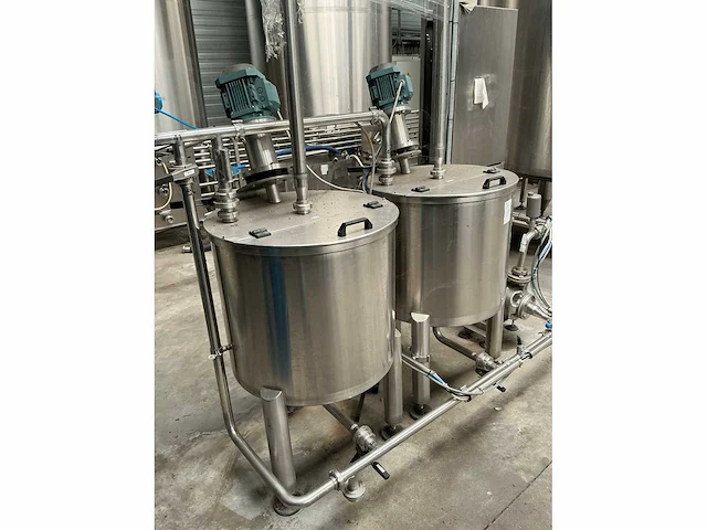 2005 fluid engineering verticale rvs mengtank 200l (2x) - afbeelding 5 van  9