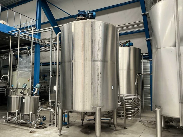 2005 fluid engineering verticale rvs mengtank 9000l - afbeelding 1 van  8