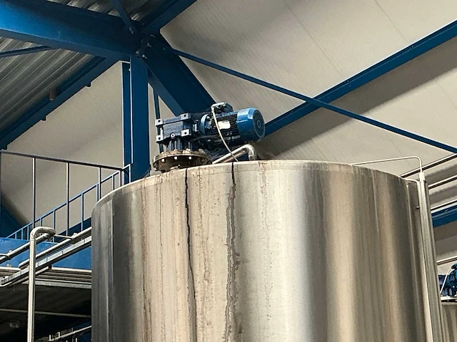 2005 fluid engineering verticale rvs mengtank 9000l - afbeelding 5 van  8