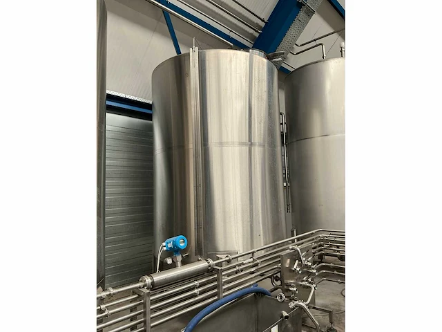 2005 fluid engineering verticale rvs mengtank 9000l - afbeelding 7 van  8