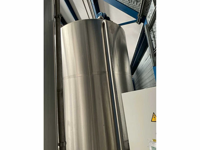 2005 fluid engineering verticale rvs mengtank 9000l - afbeelding 2 van  8