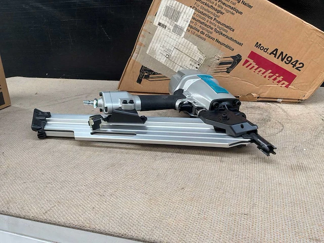 2005 makita an942 pneumatische tacker - afbeelding 3 van  6