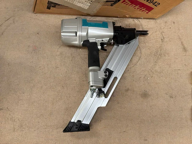 2005 makita an942 pneumatische tacker - afbeelding 1 van  6