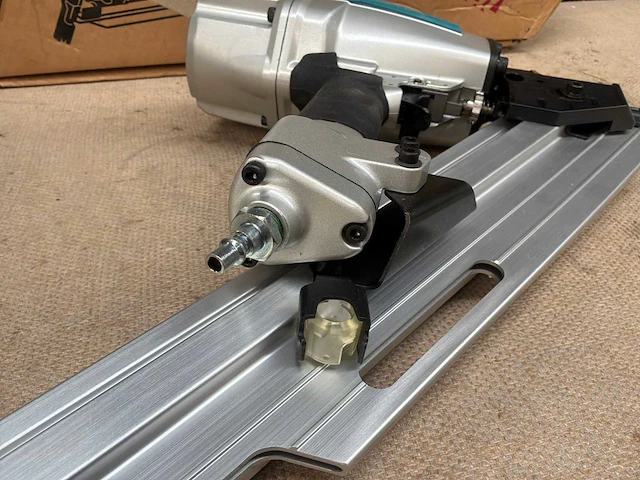2005 makita an942 pneumatische tacker - afbeelding 4 van  6