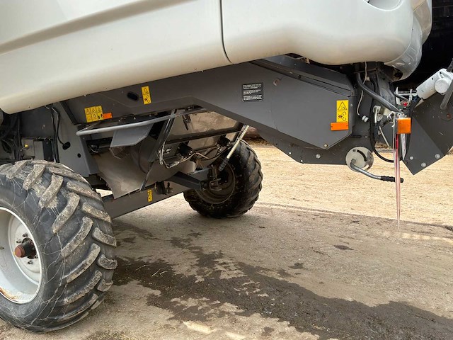 2005 massey ferguson centora 7282 maaidorser met 25 ft snijstaaf, trolley en raapzaadapparatuur - afbeelding 4 van  55