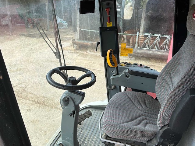 2005 massey ferguson centora 7282 maaidorser met 25 ft snijstaaf, trolley en raapzaadapparatuur - afbeelding 13 van  55
