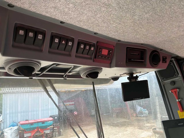 2005 massey ferguson centora 7282 maaidorser met 25 ft snijstaaf, trolley en raapzaadapparatuur - afbeelding 18 van  55