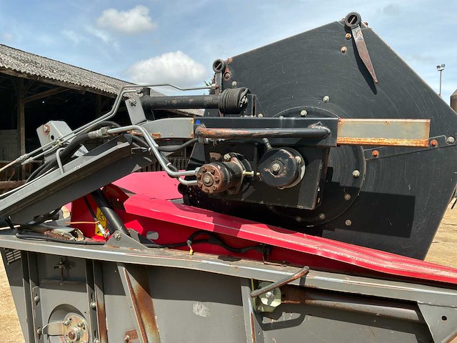 2005 massey ferguson centora 7282 maaidorser met 25 ft snijstaaf, trolley en raapzaadapparatuur - afbeelding 47 van  55