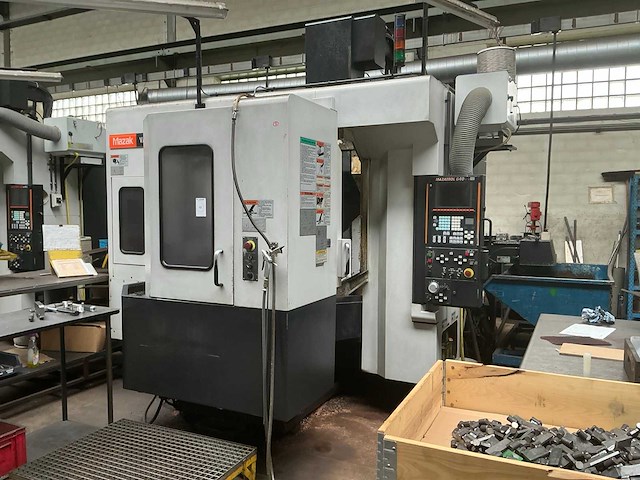 2005 mazak variaxis 500-5x 5-assige cnc verticaal bewerkingscentrum - afbeelding 1 van  8