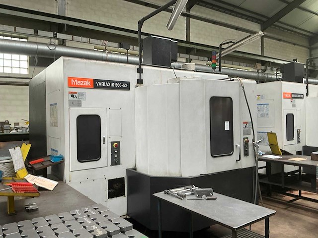 2005 mazak variaxis 500-5x 5-assige cnc verticaal bewerkingscentrum - afbeelding 2 van  8