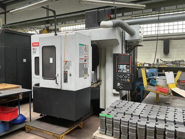 2005 mazak variaxis 500-5x 5-assige cnc verticaal bewerkingscentrum - afbeelding 1 van  8