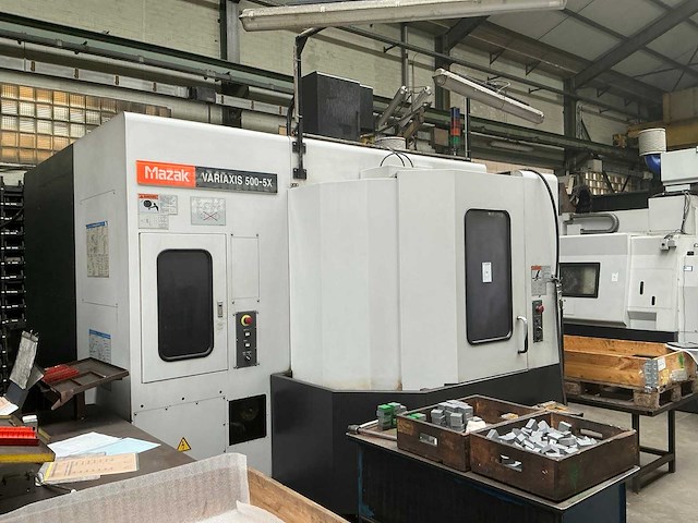 2005 mazak variaxis 500-5x 5-assige cnc verticaal bewerkingscentrum - afbeelding 3 van  10