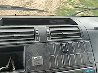 2005 mercedes 815 paardenvrachtwagen met laadklep - afbeelding 19 van  55