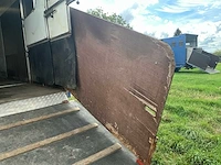 2005 mercedes 815 paardenvrachtwagen met laadklep - afbeelding 35 van  55