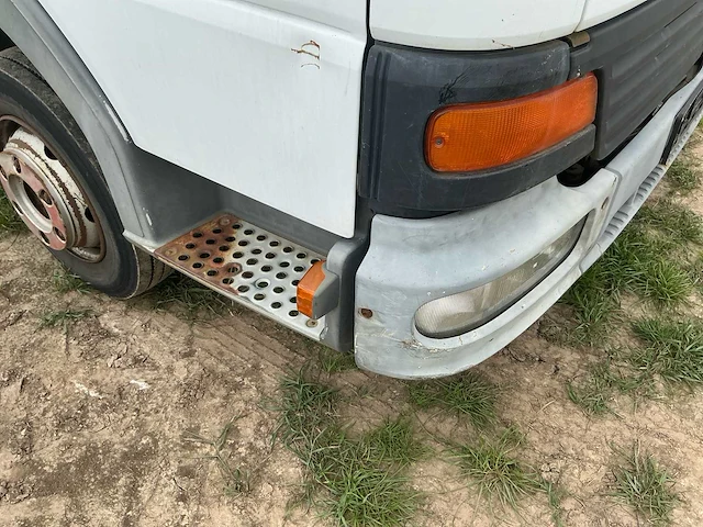 2005 mercedes 815 paardenvrachtwagen met laadklep - afbeelding 2 van  55