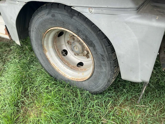 2005 mercedes 815 paardenvrachtwagen met laadklep - afbeelding 6 van  55