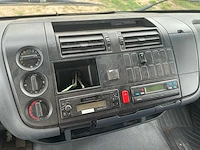 2005 mercedes 815 paardenvrachtwagen met laadklep - afbeelding 18 van  55
