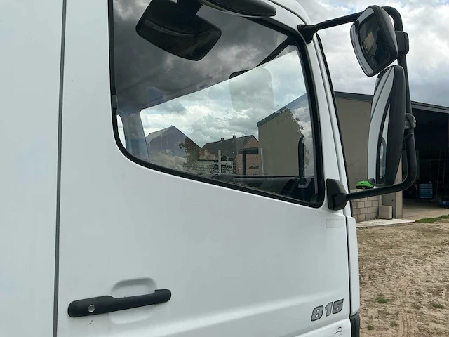 2005 mercedes 815 paardenvrachtwagen met laadklep - afbeelding 25 van  55