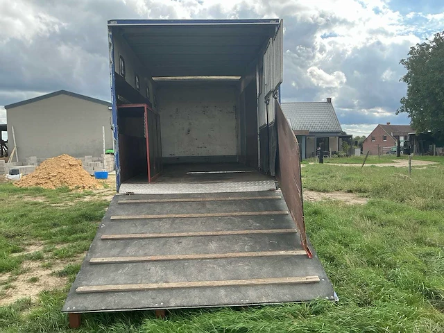 2005 mercedes 815 paardenvrachtwagen met laadklep - afbeelding 30 van  55