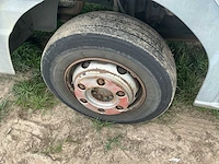 2005 mercedes 815 paardenvrachtwagen met laadklep - afbeelding 4 van  55
