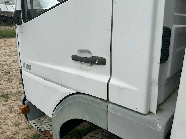 2005 mercedes 815 paardenvrachtwagen met laadklep - afbeelding 11 van  55