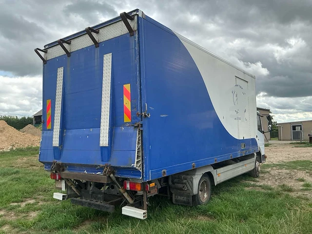 2005 mercedes 815 paardenvrachtwagen met laadklep - afbeelding 34 van  55