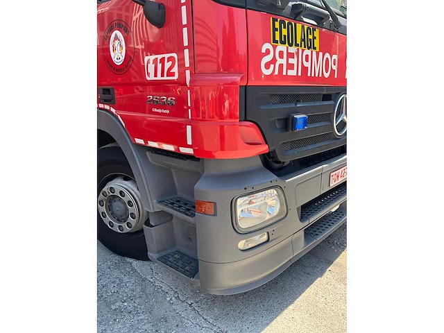 2005 mercedes-benz actros met haakarmsysteem - afbeelding 5 van  18
