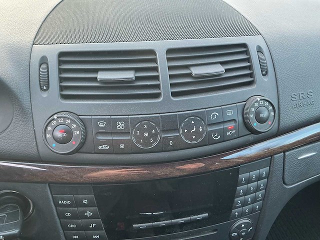 2005 mercedes e220 cdi - afbeelding 16 van  42