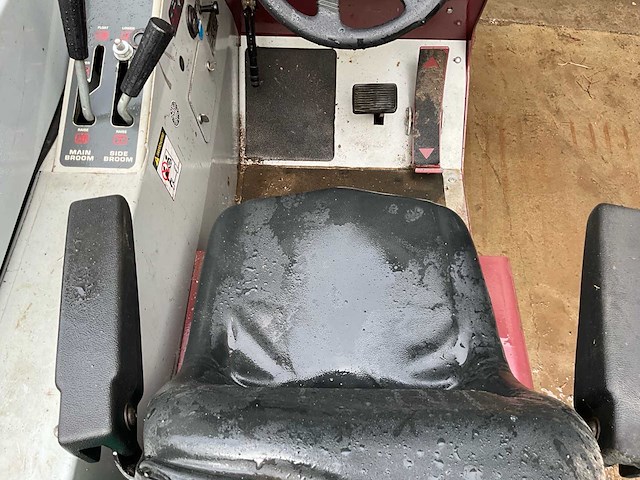 2005 minuteman powerboss straatveegmachine - afbeelding 13 van  22