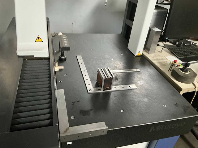 2005 mitutoyo crysta apex c coördinaten meetmachine - afbeelding 5 van  6