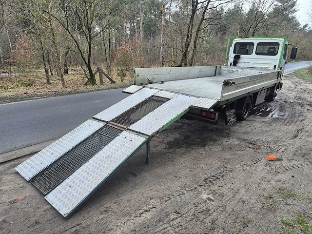 2005 nissan atleon vrachtwagen - afbeelding 31 van  32