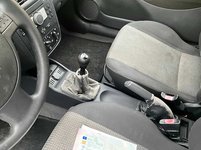 2005 opel corsa personenauto - afbeelding 2 van  17