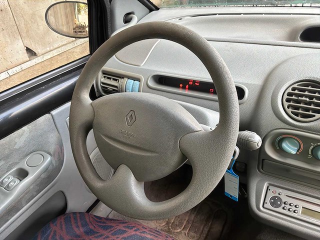 2005 renault twingo personenauto - afbeelding 11 van  17