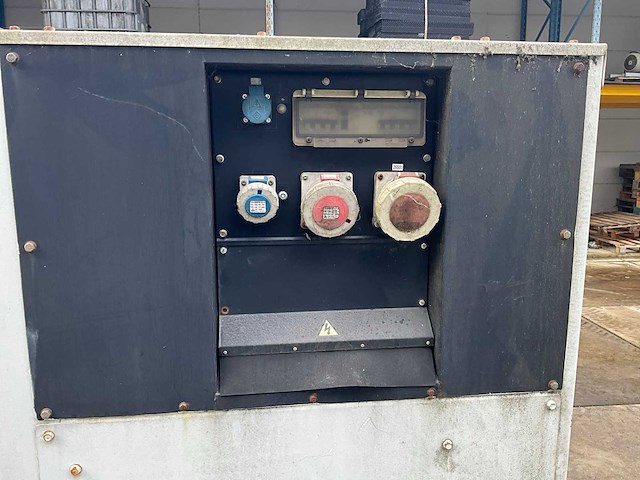 2005 sdmo r110k stroomgenerator niet compleet - afbeelding 3 van  10