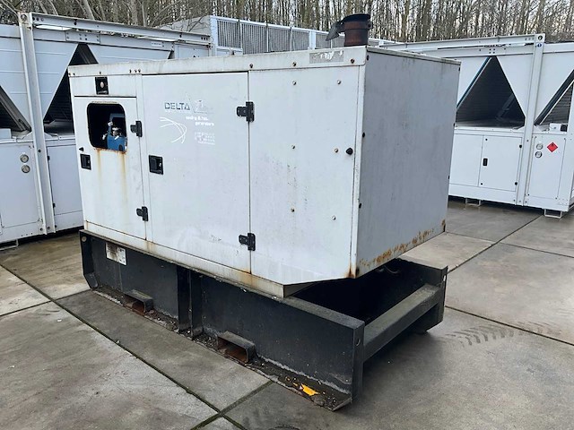 2005 sdmo r110k stroomgenerator niet compleet - afbeelding 10 van  10
