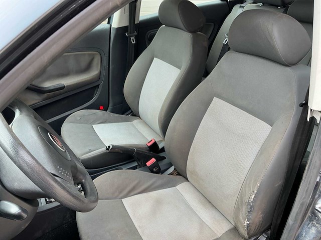 2005 seat ibiza personenauto - afbeelding 12 van  24