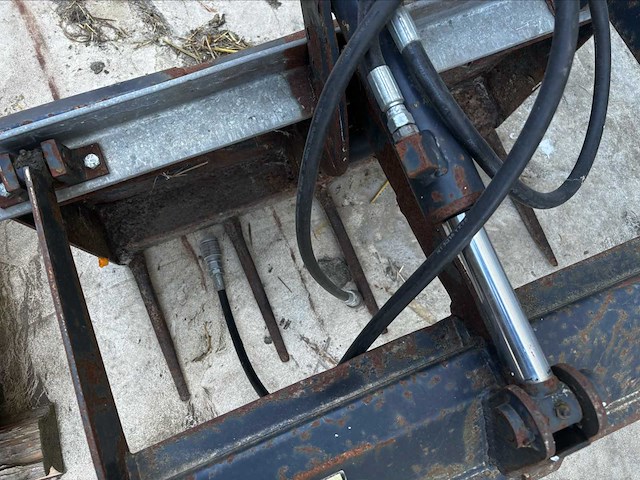 2005 vangaever mestklauw met pieken voor bobcat graafbak klein model - afbeelding 2 van  12