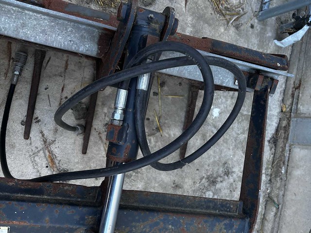 2005 vangaever mestklauw met pieken voor bobcat graafbak klein model - afbeelding 3 van  12