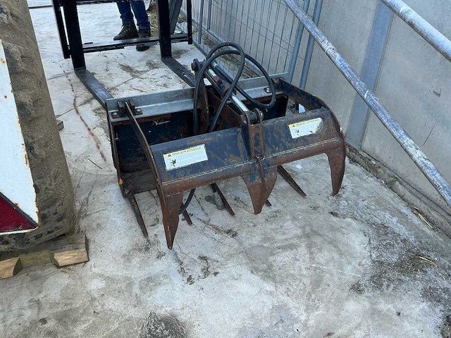 2005 vangaever mestklauw met pieken voor bobcat graafbak klein model - afbeelding 8 van  12