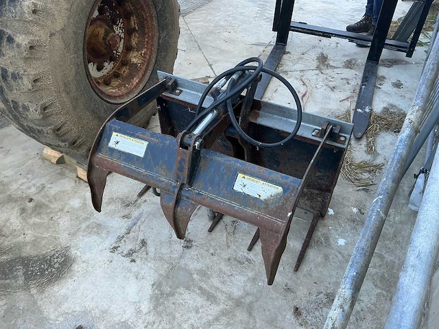 2005 vangaever mestklauw met pieken voor bobcat graafbak klein model - afbeelding 9 van  12