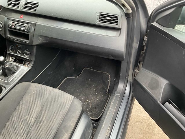 2005 volkswagen passat - afbeelding 13 van  31