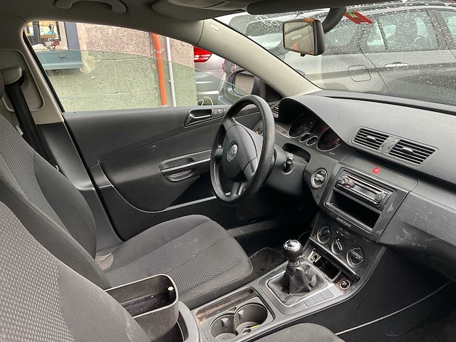 2005 volkswagen passat - afbeelding 16 van  31