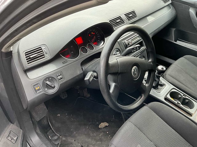 2005 volkswagen passat - afbeelding 29 van  31