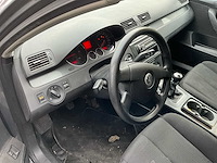 2005 volkswagen passat - afbeelding 29 van  31